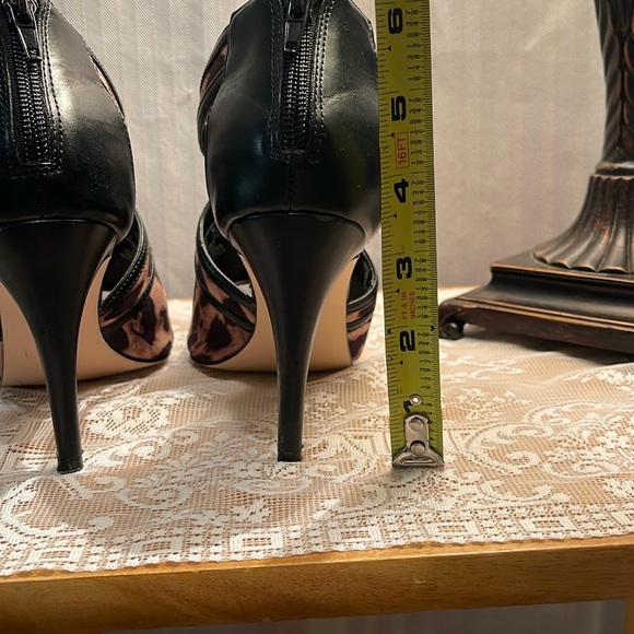 Charles Jourdan Brown and Black Heels with Open-Toe Design and Crisscross Straps - Picture 11 of 14